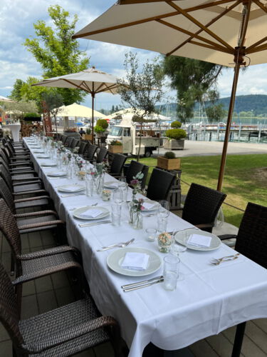 Lange Tafel auf der Seeterrasse im Bodano in Bodman