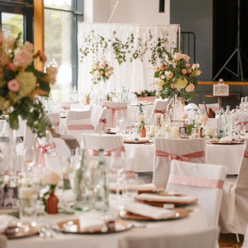 Gedeckte Tische an einer Hochzeit im Bodano in Bodman
