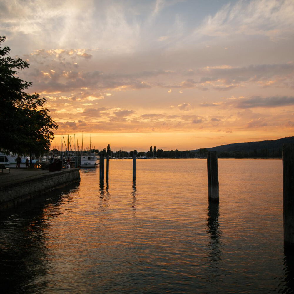 Blick auf den Bodensee im Abendrot